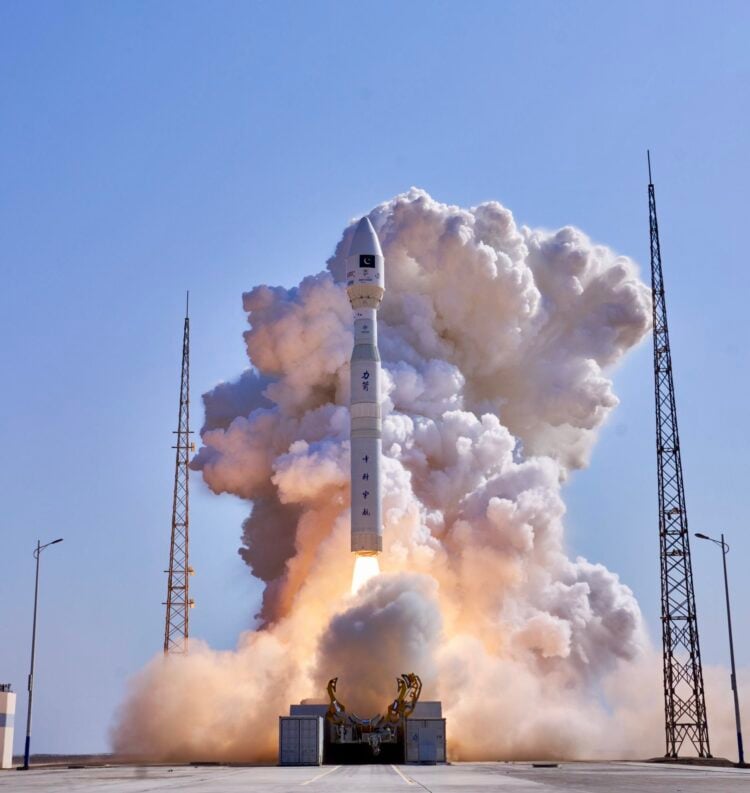 Pakistan ilk hiperspektral uydusunu fırlattı