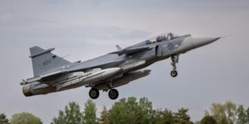 İsveç ilk Gripen E savaş uçağını teslim aldı