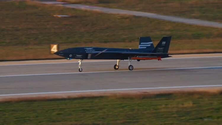 KIZILELMA yerli hava-hava füzesi ile havalandı