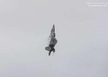 F-22 savaş uçağından İHA kullanımı