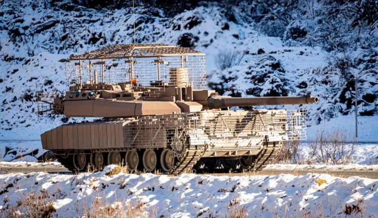 Yenilenen Leclerc tankı tatbikatta