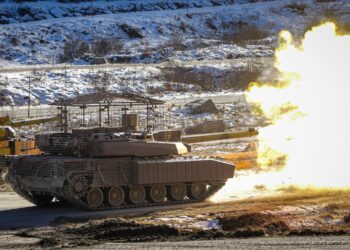 Yenilenen Leclerc tankı tatbikatta