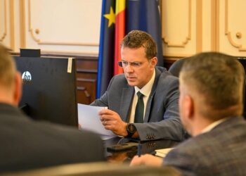 Romanya’da “özgeçmiş” istifası