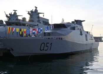 DEARSAN’ın Katar için inşa ettiği hücumbot denizle buluştu