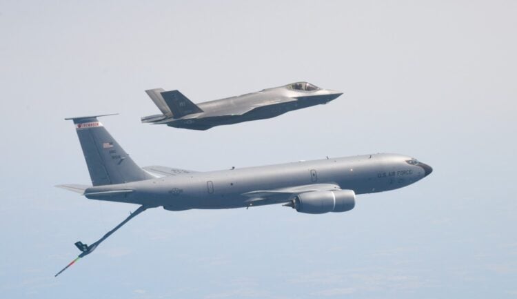 KC-135 ile ikmal operasyonları | KC-135 Dosyası – 2