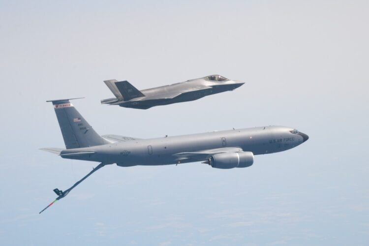 KC-135 ile ikmal operasyonları | KC-135 Dosyası – 2