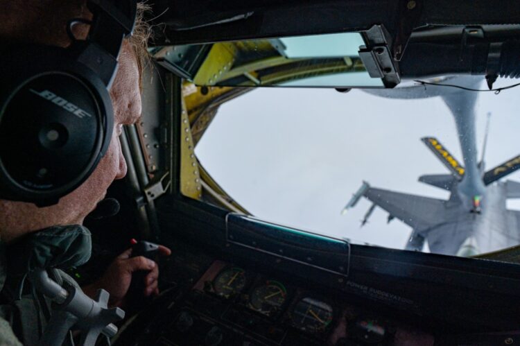 KC-135 ile ikmal operasyonları | KC-135 Dosyası – 2