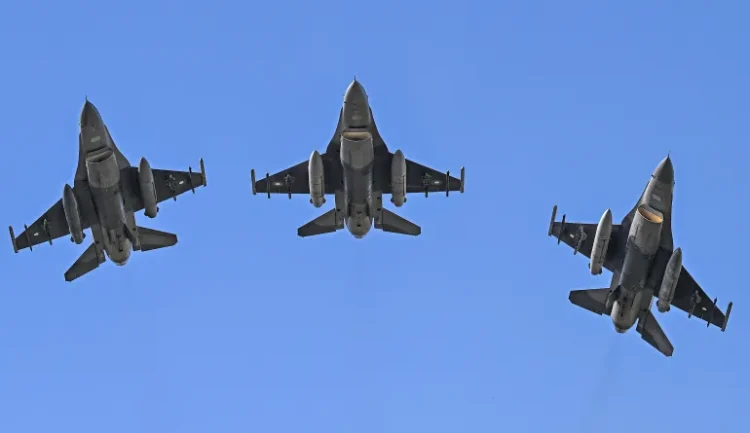 Pakistan F-16’ları 2040’a kadar görevde kalacak