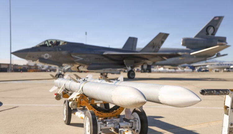 İsviçre F-35 savaş uçağı siparişini azaltıyor