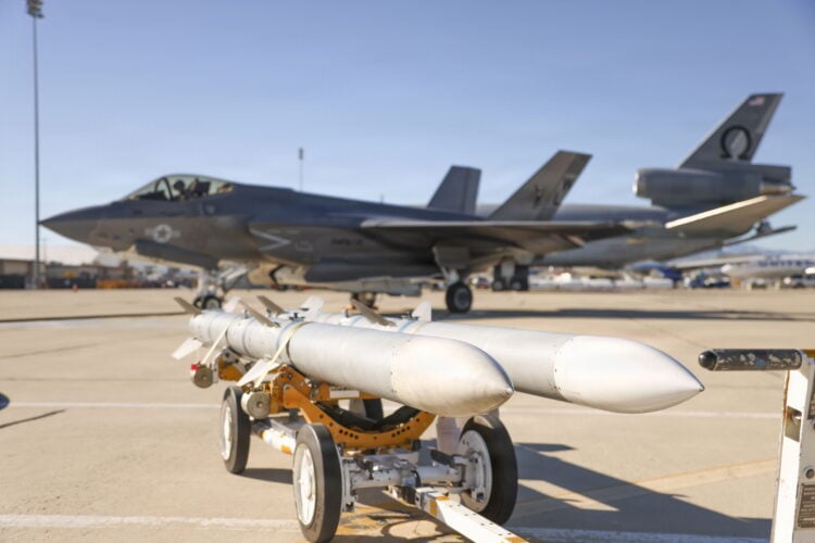 İsviçre F-35 savaş uçağı siparişini azaltıyor