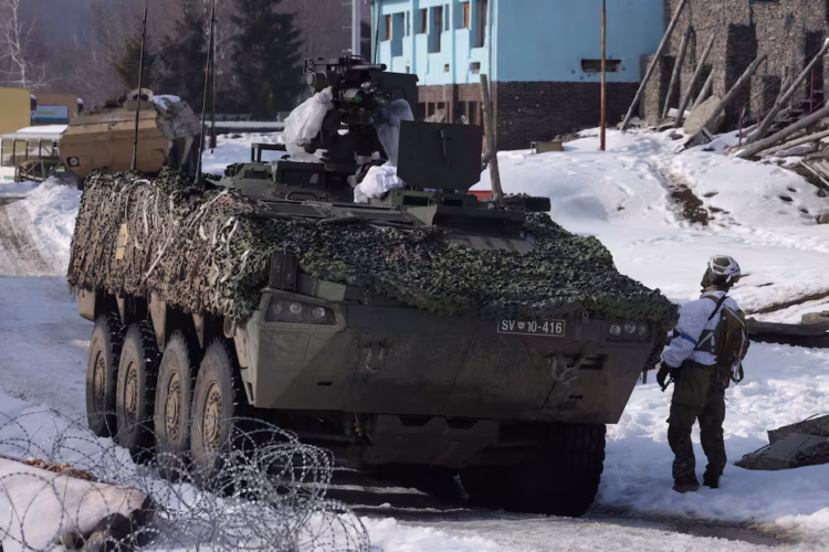 Slovenya zırhlı araç tedarikini erteledi