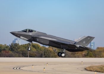 Finlandiya’nın ilk F-35’i gökyüzüyle buluştu