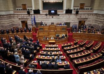 Yunan parlamentosundan silah tedariklerine onay