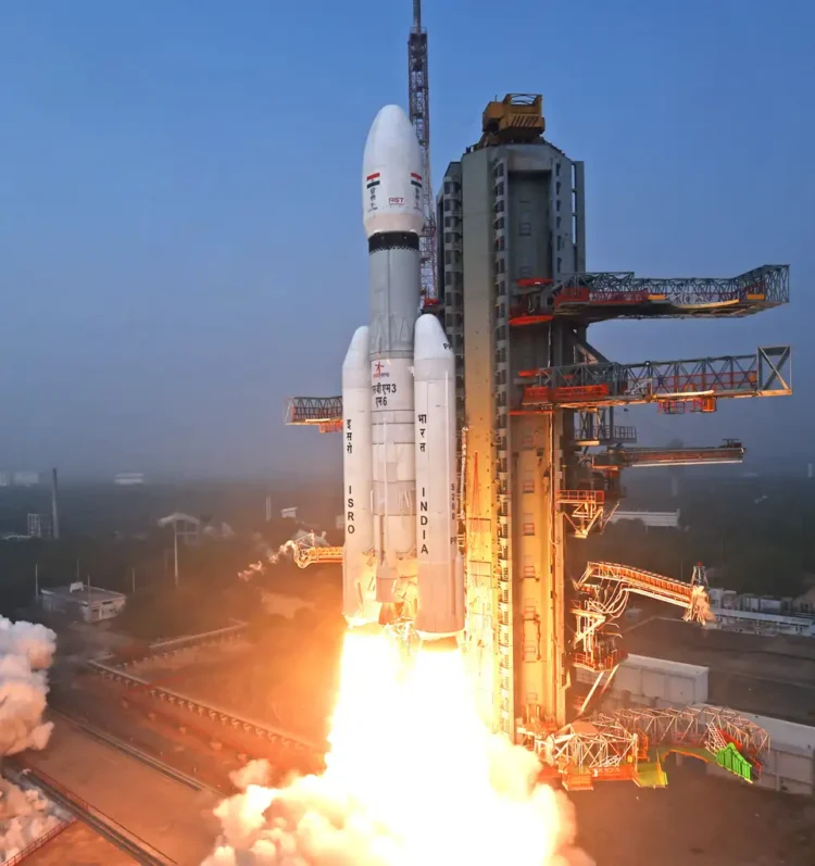 Hindistan ABD’nin uydusunu uzaya fırlattı