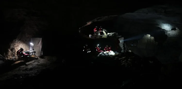 Çinli astronotlardan mağara tatbikatı