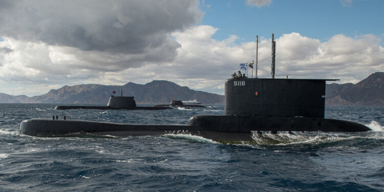Yunanistan’da denizaltı tartışması
