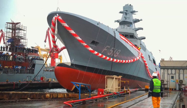 AKDENİZ fırkateyni denize indirildi!