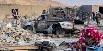 Pakistan Afganistan’ı vurdu