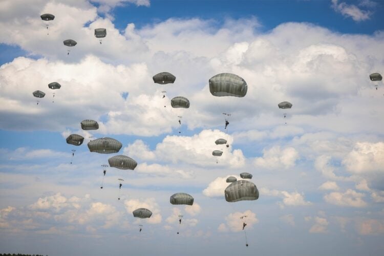 ABD hava indirme tatbikatını iptal etti