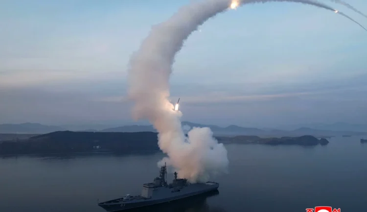 Kuzey Kore ortak askeri tatbikata balistik füze ile yanıt verdi