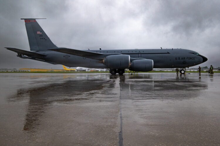 ABD’ye ait yakıt ikmal uçağı düştü