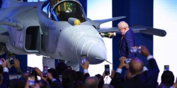 Brezilya’da üretilen ilk Gripen E ortaya çıktı