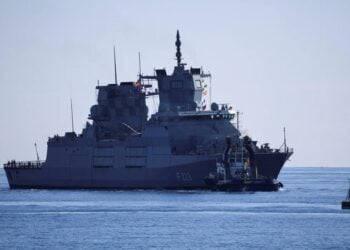 Alman fırkateyni Kıbrıs’a ulaştı