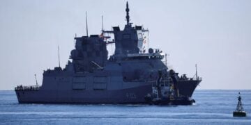 Alman fırkateyni Kıbrıs’a ulaştı