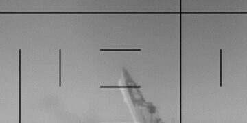 ABD denizaltısı İran gemisini batırdı