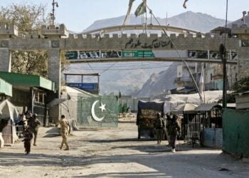 Afganistan ile Pakistan arasında çatışmalar sürüyor