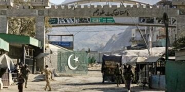 Afganistan ile Pakistan arasında çatışmalar sürüyor