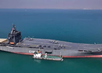 İran’ın İHA taşıyıcı gemisi vuruldu