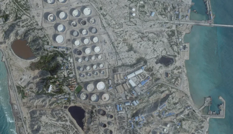 ABD İran’ın Harg adasındaki hedefleri vurdu