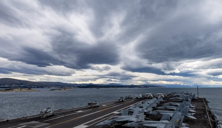 ABD’nin uçak gemisi Hırvatistan’da bakıma alındı