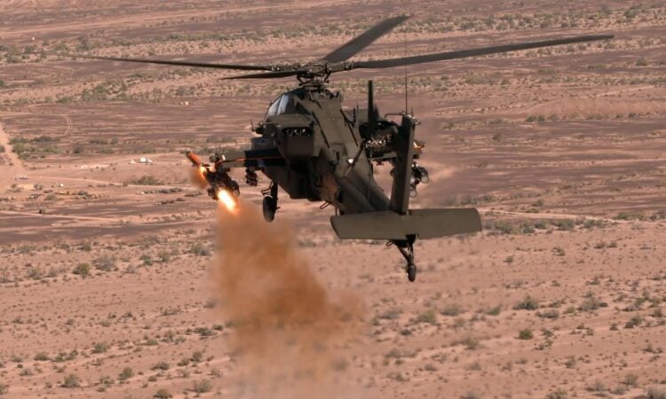 Apache taarruz helikopterinden bir ilk