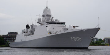 Donanmada güvenlik skandalı: Fırkateyn takip cihazıyla izlendi