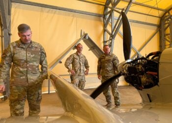 ABD’li Komutan Bayraktar TB2 SİHA’yı inceledi!