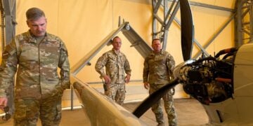 ABD’li Komutan Bayraktar TB2 SİHA’yı inceledi!