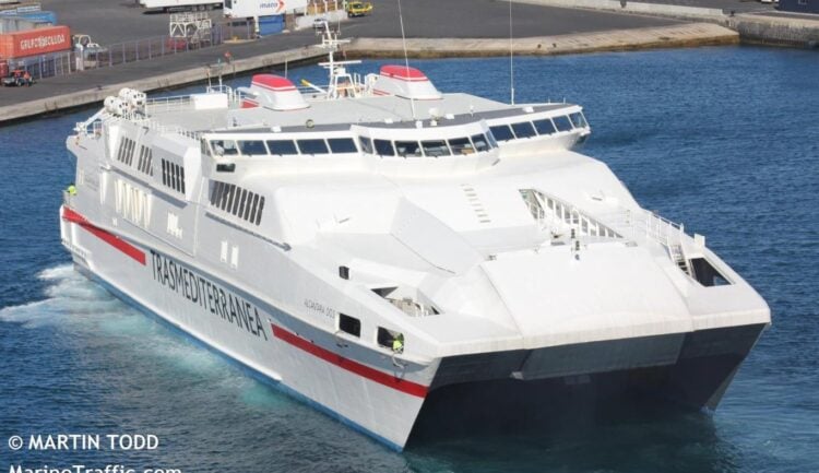 Yunan armatörden donanmaya bağış