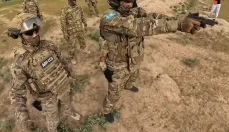Kazak Özel Kuvvetleri SAR9 SP kullanıyor