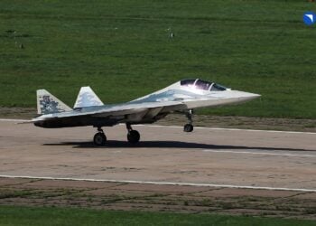 Rusya’nın çift koltuklu Su-57D’si uçuş testlerinde