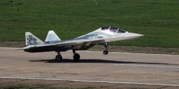 Rusya’nın çift koltuklu Su-57D’si uçuş testlerinde