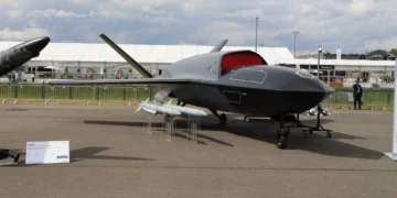 Airbus yeni insansız savaş uçağını tanıttı