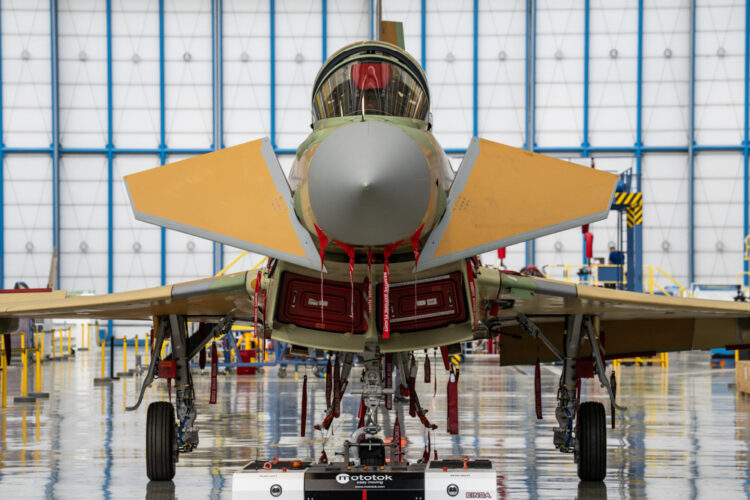 İspanya’nın yeni Eurofighter savaş uçağı ilk uçuşa hazır