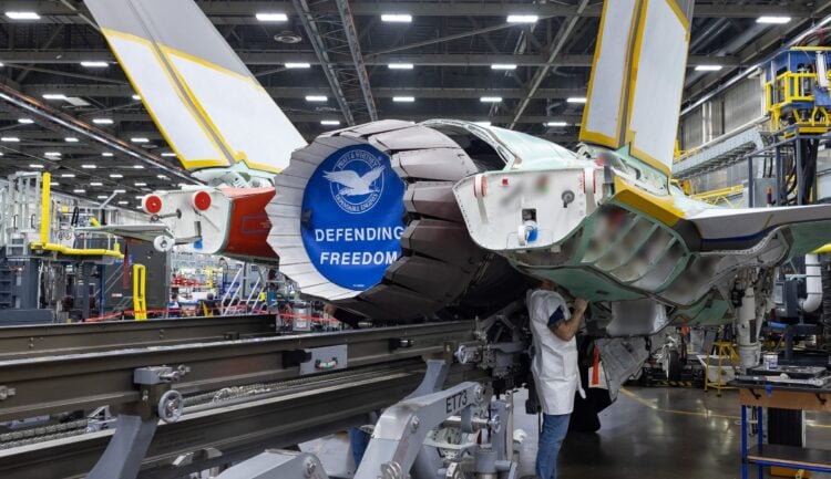 Almanya’nın ilk F-35’i motoruna kavuştu