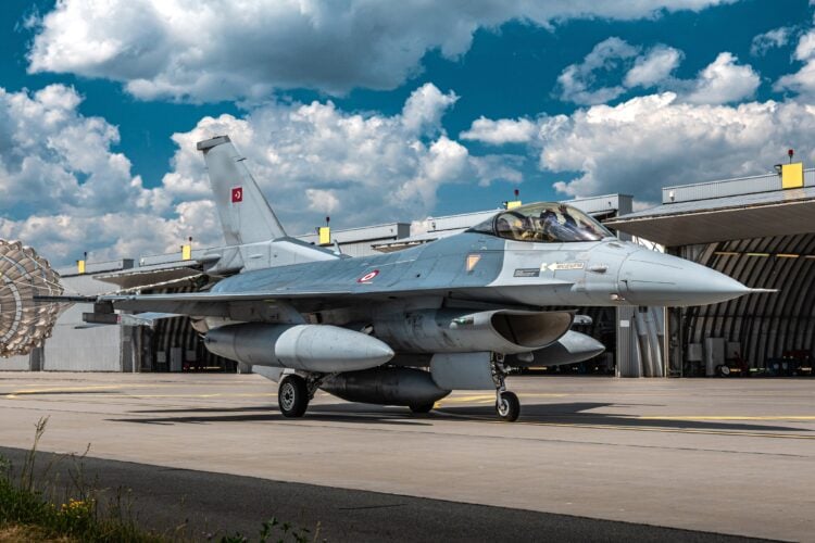 Almanya’nın ilk F-35’i motoruna kavuştu