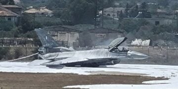 Yunanistan’ın F-16 savaş uçağı yandı