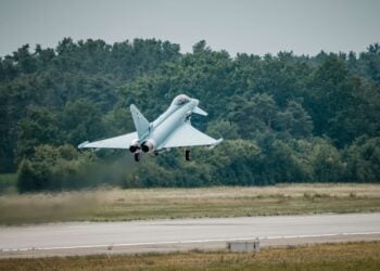 Almanya’nın yeni Eurofighter savaş uçağından ilk uçuş