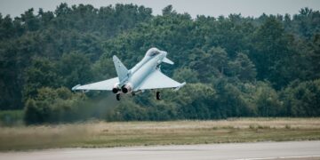 Almanya’nın yeni Eurofighter savaş uçağından ilk uçuş