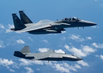 MQ-28 insansız savaş uçağından insanlı uçaklarla kol uçuşu